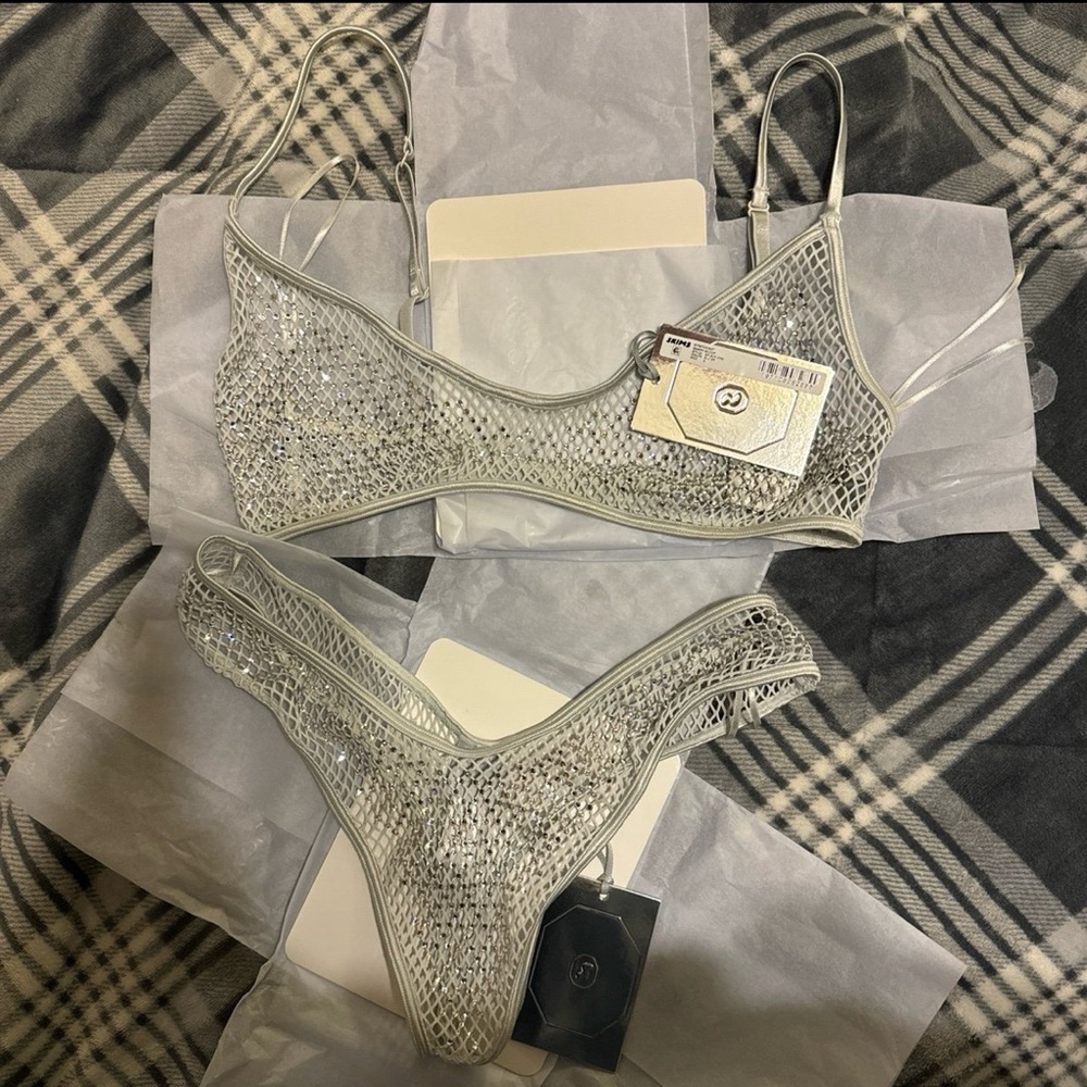 SKIMS x Swarovski Stretch Net Skimpy Scoop Bra & Dipped Thong Silver SMALL NWT
